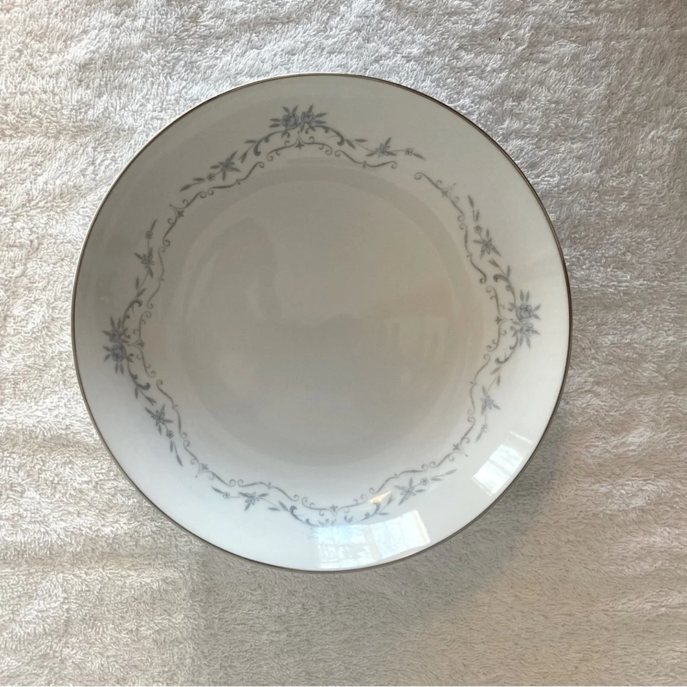 Mikasa Chadsworth White Bone China Seven Piece Place Setting